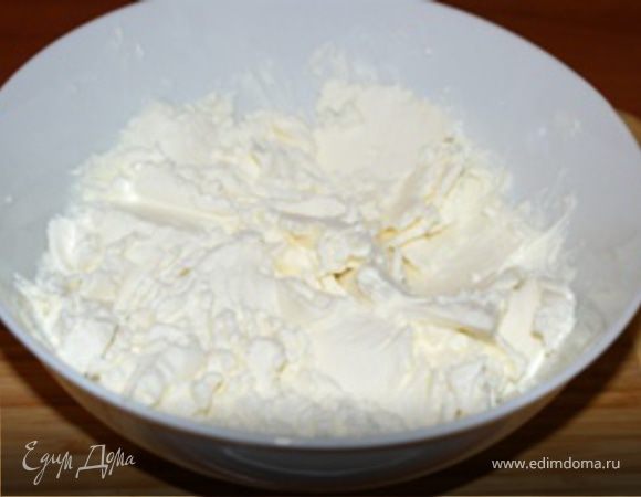Тщательно размять сыр вилкой.