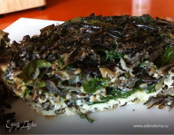 Рис предварительно отварить.Взбить яйцо с молоком, добавить зелень, рис, соль по вкусу.
все перемешать и выпекать 25—30 минут при 180 градусах. 