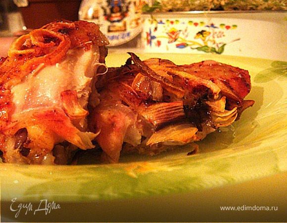 Подавать горячей! Лучшие гарниры-рис рассыпчатый или пюре. К такой курочке можно отдельно подать тот же "гранатовый соус"