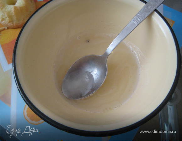 Желатин замачиваем в холодной воде и растворяем на водяной бане.