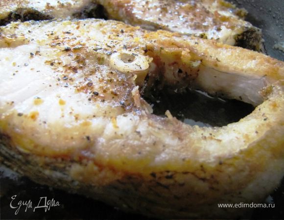 Следим, что бы рыба одновременно приготовилась и не подгорела