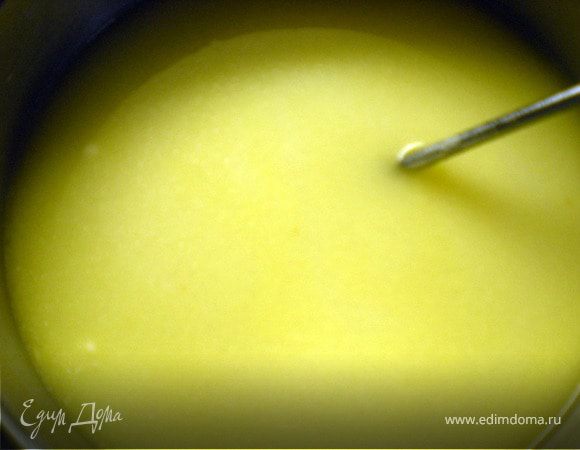 Хорошо размешать и влить в кастрюлю с оставшемся бульоном.Туда же отправляем рыбное пюре.Перемешать.