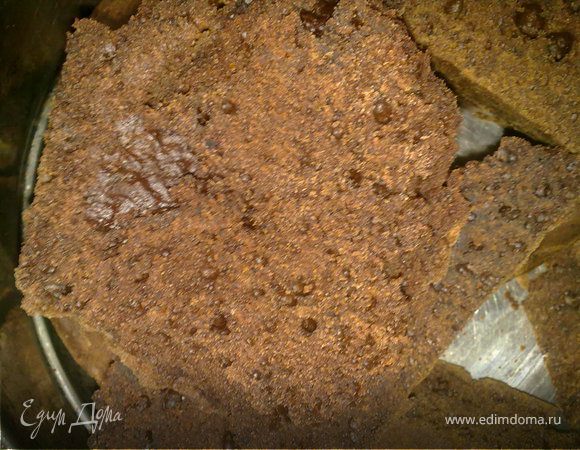 Бисквит выпечь по рецепту http://www.edimdoma.ru/recipes/24953. На фото уже оставшиеся края бисквита