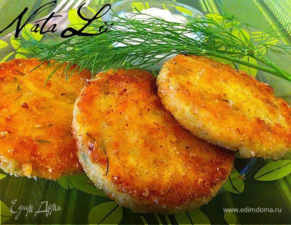 Подавать горячими со сметаной или сметанно-грибным соусом. Можно использовать как гарнир к мясным блюдам.