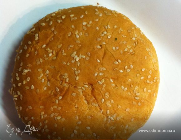 идеально использовать булочку с кунжутом, только нагрейте ее в духовке или на сковородке совсем пару секунд