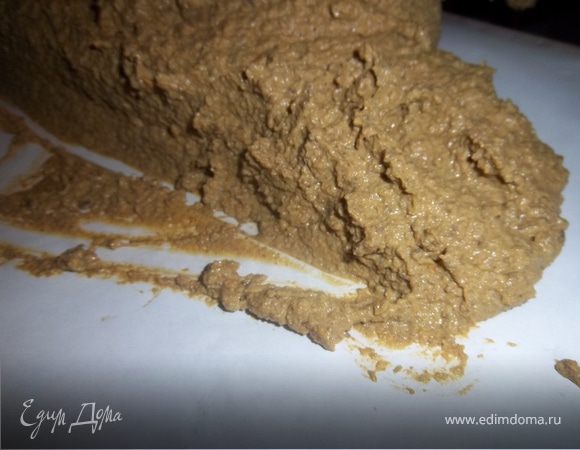 Выкладуем на пергамент получнный паштет и плотно заворачиваем 