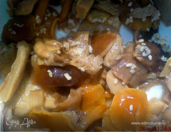 если грибы целые,то разрезать на небольшие кусочки