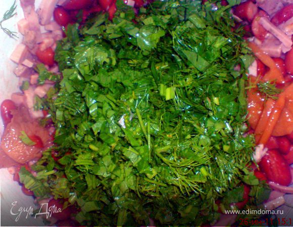 добавить нарезаные укроп и петрушку