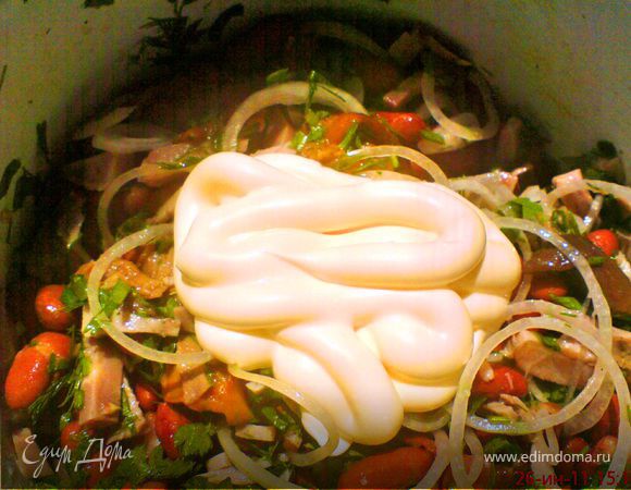 заправить майонезом,дать постоять в холоде 30 минут