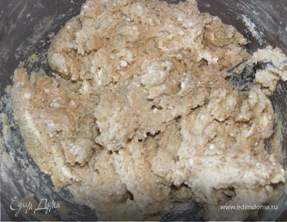 Добавить сахар и муку.