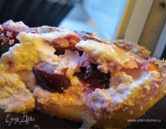 Готовый пирог остудить и охладить пару часов  холодильнике.Приятного аппетита!