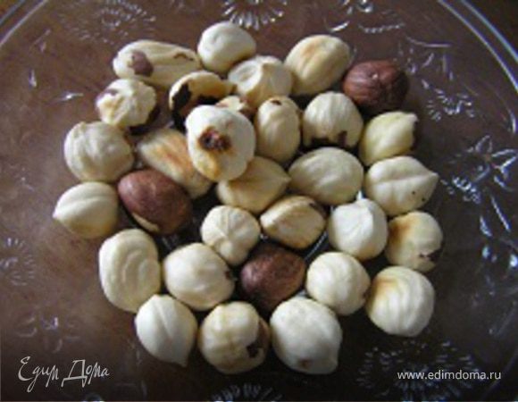 Орехи обжарить, очистить 