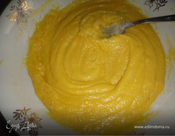 сюда же добавить соду погашеную уксусом,размешать венчиком ,чтобы не было комочков