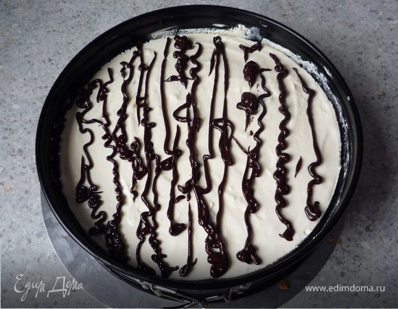 ... и нанести на торт. 