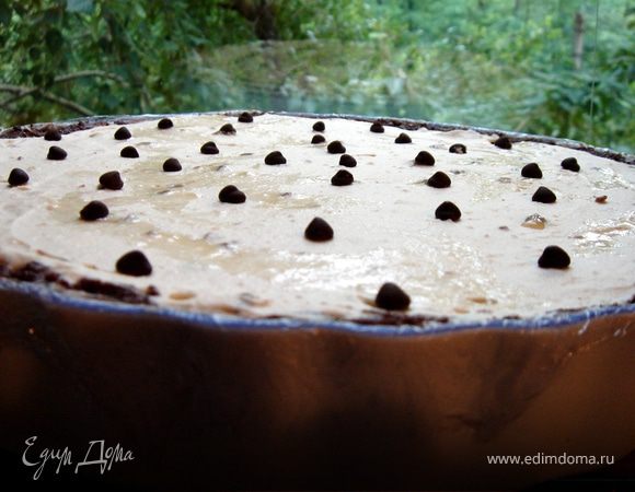 Готовый торт аккуратно переложить на блюдо,украсить по своему вкусу.Перед подачей чизкейк нарезать и хорошо охладить.Приятного аппетита!