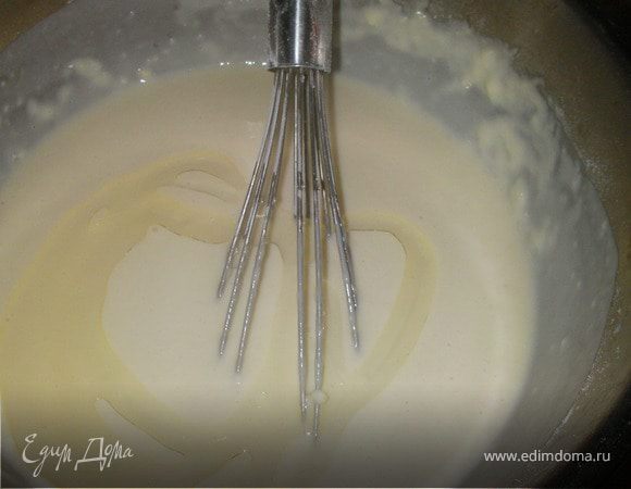 Добавим подсолнечного масла в теста.тогда не нужно будет каждый раз смазывать сковороду.