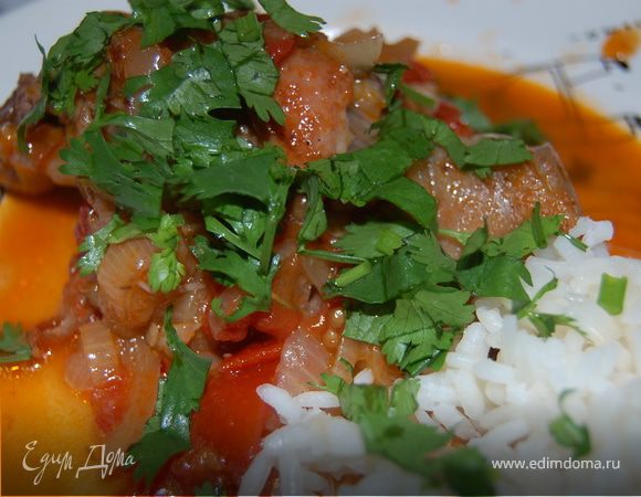 Подавать щедро посыпав кинзой с рисом или вареным картофелем.