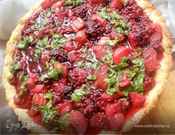 Равномерно покрыть будущим желе поверхность тарта. Дать немного схватиться и убрать в холодильник до полного застывания. Перед подачей присыпать оставшейся руколой!