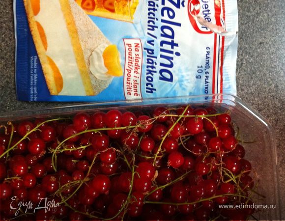 ягоды, немного сахара и желатин
(желатина нужно совсем  немного)