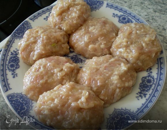 Слепить маленькие фрикадельки - кюфта.