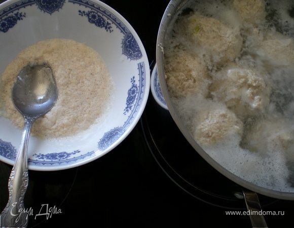 Варить до готовности,периодически снимая пенку.
