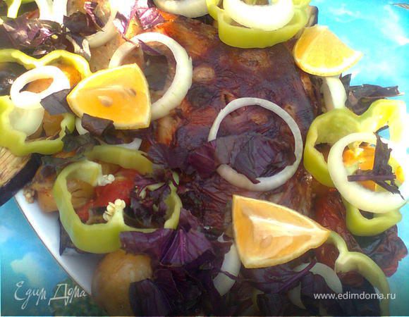 вынув из духовки,мы её хорошенько украшиваем,вот она готова))красавица)))
приятного всем апетита)))