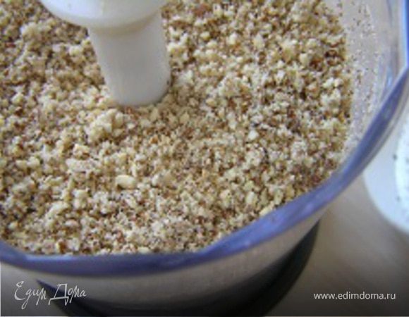 Миндаль измельчить.