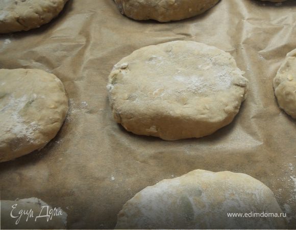 Сформировать порционный хлеб (наличие муки на поверхности - норма).
