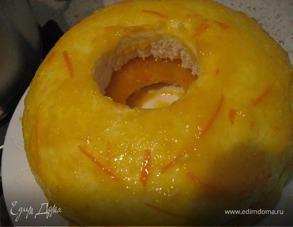 Промазываем верхний корж и бока.