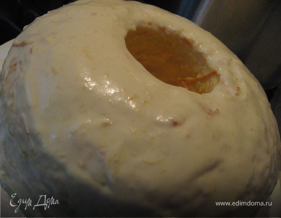 Сметанным кремом покрываем весь торт. Ставим в холод на 1 час.