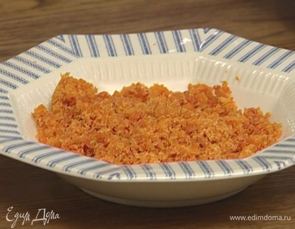 Таким же образом измельчить курагу (лучше, если она будет сухой).