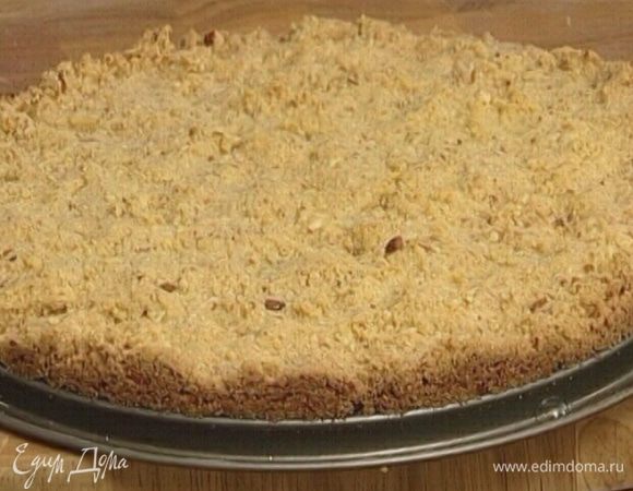 Выпекать в разогретой духовке 45 минут, затем остудить и разрезать или поломать на тонкие треугольники.