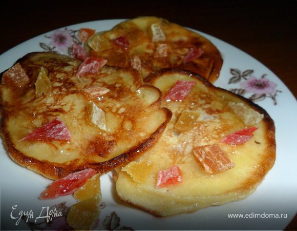 Берем яйца, сахар, кефир и муку - готовим тесто. Цукаты нарезаем небольшими кусочками - отправляем в готовое тесто, все перемешиваем. На хорошо раскаленной сковороде жарим оладушки. Подавать можно со сгущенкой или медом. Приятного чаепития!!!))