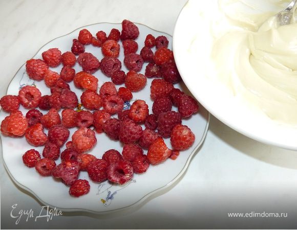 Шоколад растопить на водяной бане.