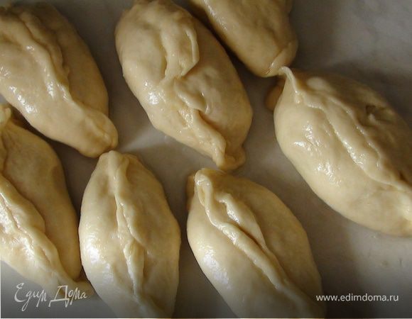 Сформируйте пирожки.