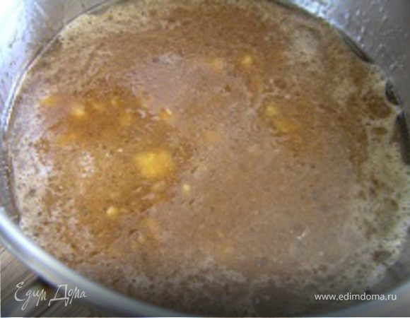 Добавить растительное масло, кофе,  перемешать.