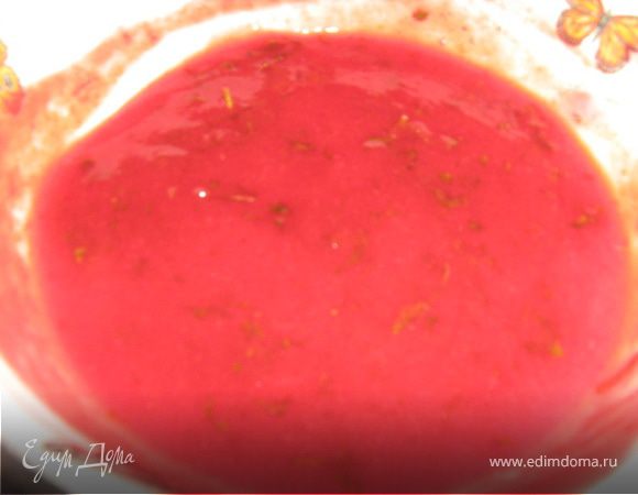 В пюре добавить соль,паприку, красный перец, сухой чеснок, мелко нарубленную кинзу (очень аккуратно не все любят ее  специфический вкус и запах).