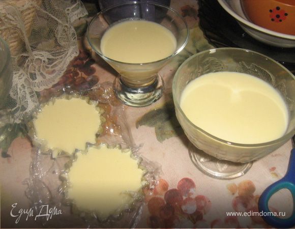 Разлить по формам, охладить.