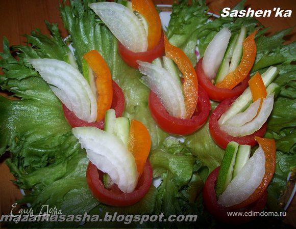 выложите саломку в помидорчики и добавьтте по несколько капель оливкового масла, посолите