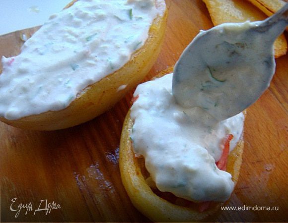 Так...сундучки! Обжарим наши сундучки (конструктор лего:)) на слив.масле до образования румяной корочки- о красота получается!
... А теперь наполним их начинкой,сверху укроем соусом.