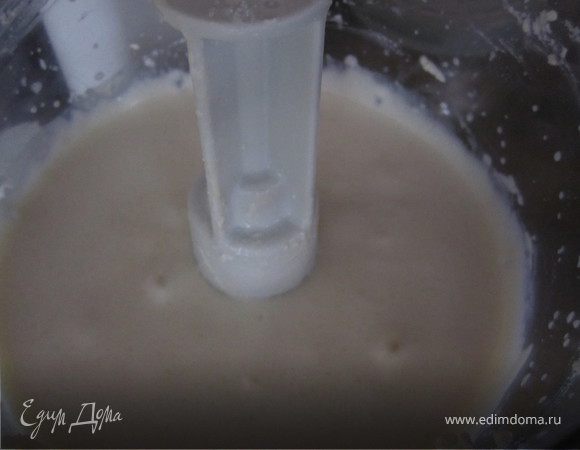 Желатин замочить гарячей водой (50 гр).
Творог, молоко, сахар взбить в блендере.
Добавить замоченный желатин.
Взбить.