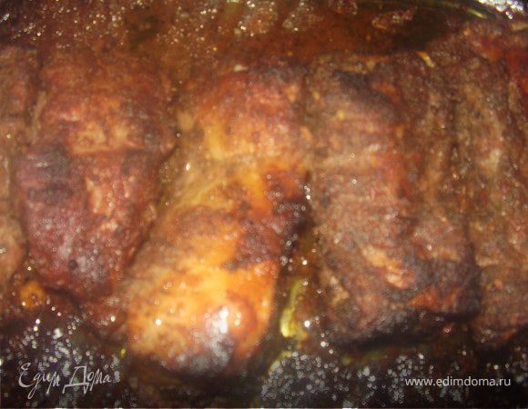 Достаем ароматные ребрышки .