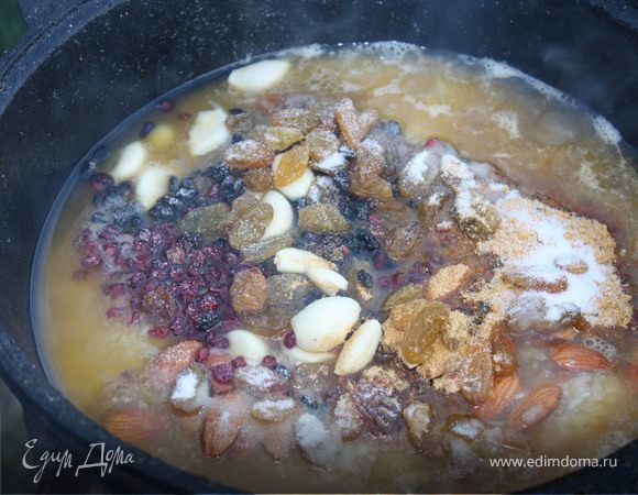 Вот теперь мы все положили, хотя каждый может экспериментировать с ингридиентами.