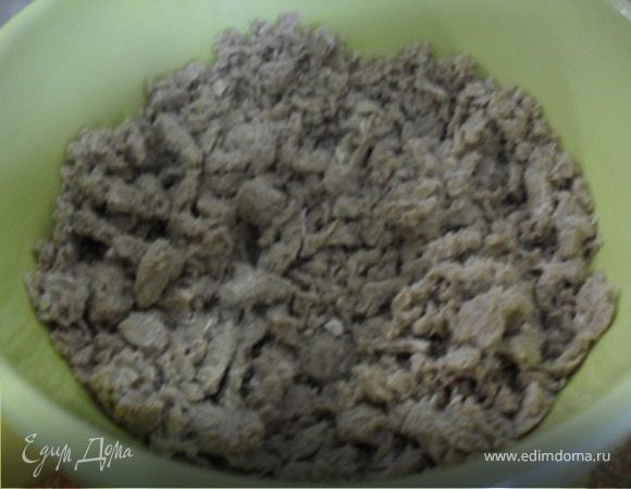 Халву измельчить( не сильно мелко).Добавить к тесту, перемешать.