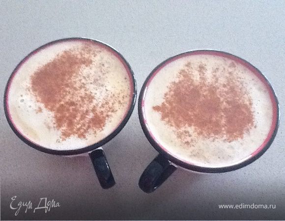 Воду и молоко закипятить, положить пакетики чая, все специи, сахар... уменьшить огонь, помешивая поварить на медленном огне минут 5. Разлить в кружки.

P.S. Я добавила в кружки немножко сливок, образовалась шапочка-пенка, посыпала сверху еще корицей.

