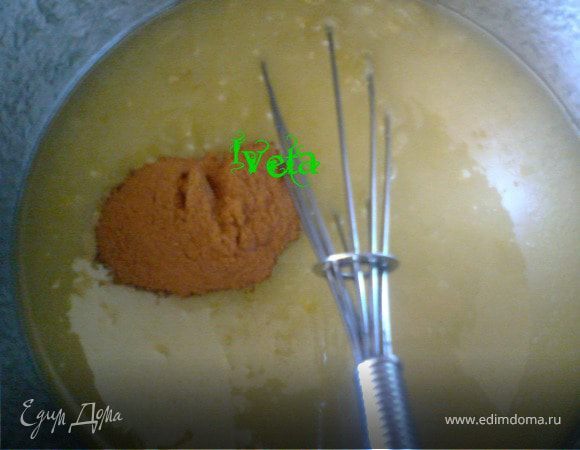 Как только начинка остыла добавляем корицу,перемешиваем.