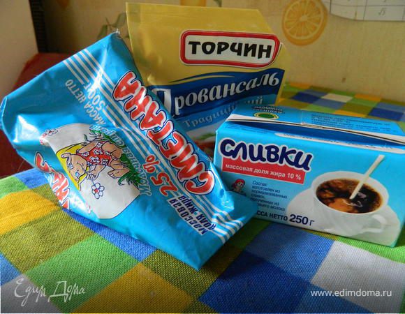 Соус - маринад:
Воду вскипятить, дать остыть, вода должна быть тёплой. Когда вода будет нужной температуры  добавить сливки  и специи. 