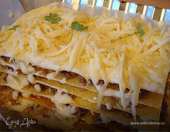самый вершний слой: лист Лазаньи, сверху Бешамель и тертый сыр.
Отправляем в духовку на 20-25 мин. при темп. 200 гр.
