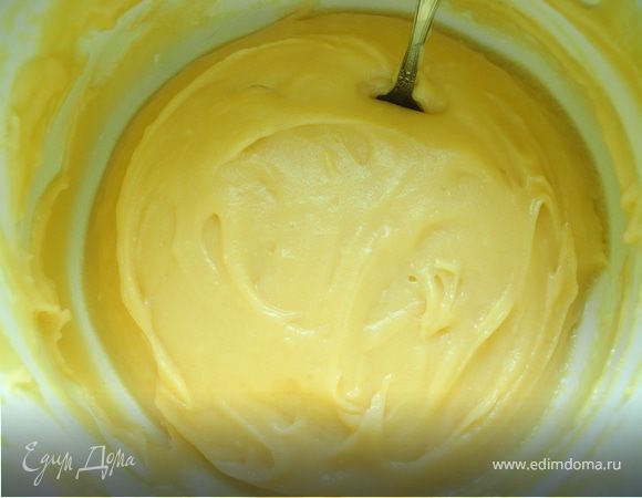 В результате получается эластичная масса, из которой мы будем делать пироженки.