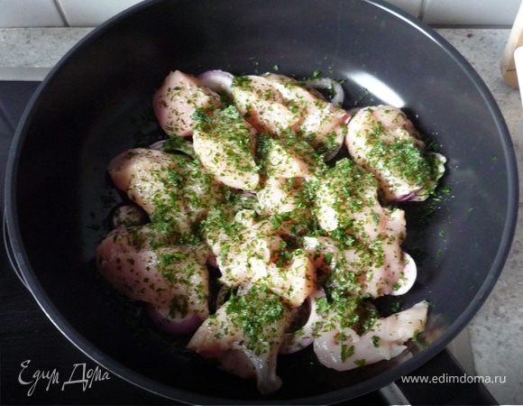 Солим, перчим, посыпаем петрушкой.